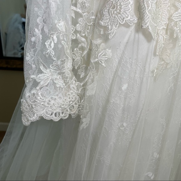 Allure Romance 3057 wedding dress with sleeves and veil size 12 ivory - Picture 15 of 17